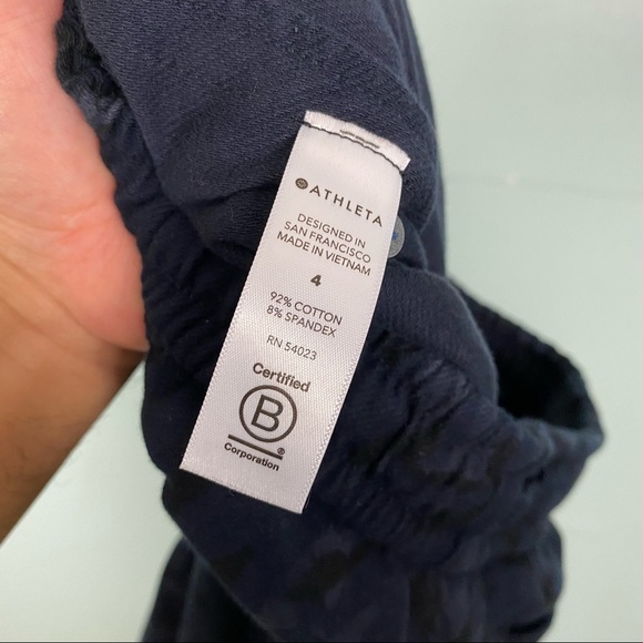 Athleta Printed Farallon Jogger Blue Camo Sz 4 - Picture 8 of 8